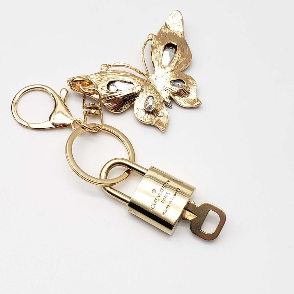 LV Gold Padlock 🔑 Authentic Louis Vuitton Charm + Unbranded Butterfly Keychain - Picture 3 of 9
